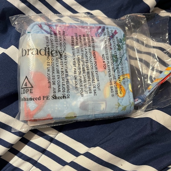 Essential small zip wallet Vera Bradley NWT - Picture 5 of 5